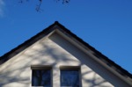 Nach KfW Standard gedämmtes Dach mit verlängertem Überstand und Verkleidung aus HPL-Platten. System: Rockwool Meisterdach